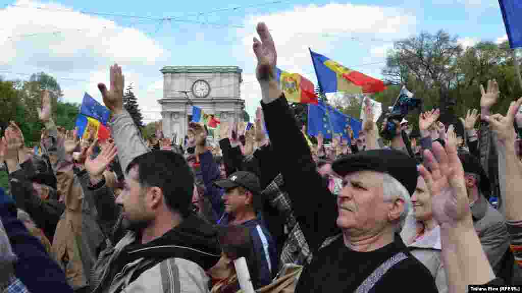 Антиправительственный митинг в Кишиневе 3 мая 2015 года&nbsp;