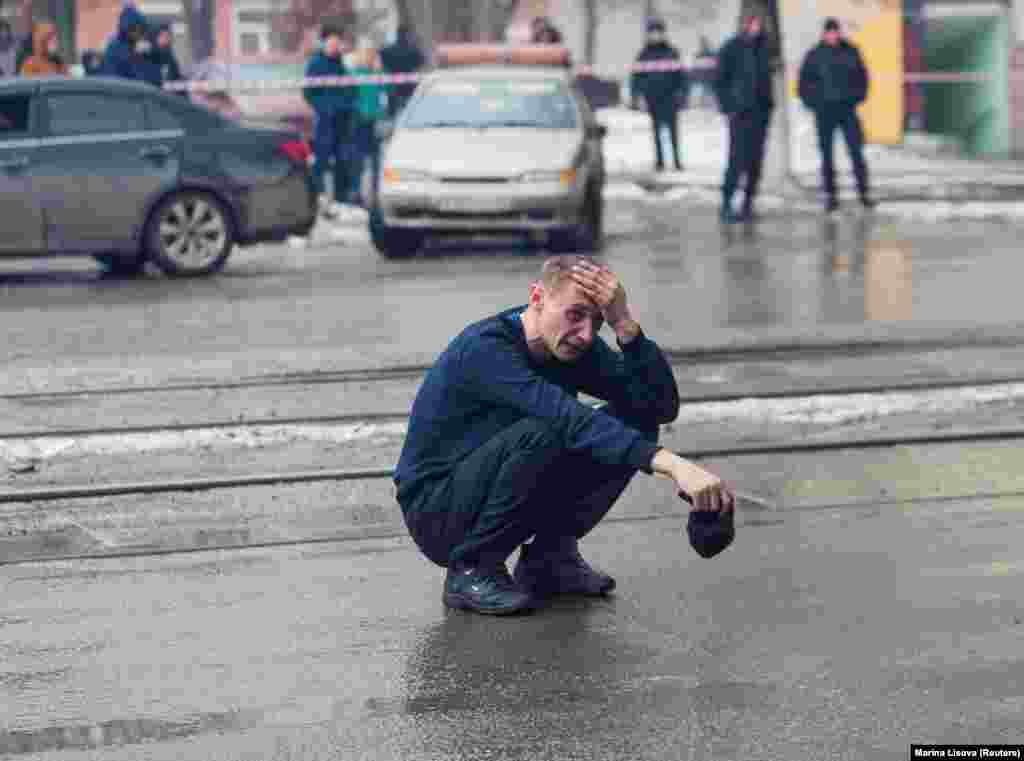 В графике президента России&nbsp;Владимира Путина&nbsp;пока нет посещения Кемерова, где в результате пожара в торгово-развлекательном центре погибли более 60 человек и около 50 пострадали. В Кремле также пока не комментируют возможность объявления общенационального траура в связи с трагедией в Кемерове,&nbsp;сообщил&nbsp;пресс-секретарь главы российского государства Дмитрий Песков.