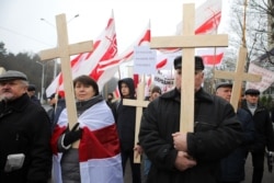 Анна Шапутько (в центре) во время шествия в Куропаты и митинга на "Дзяды", 3 ноября 2019 года. Фото: svaboda.org