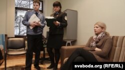 Обыски в правозащитном центре "Вясна" в Минске 26 ноября 2012 года 